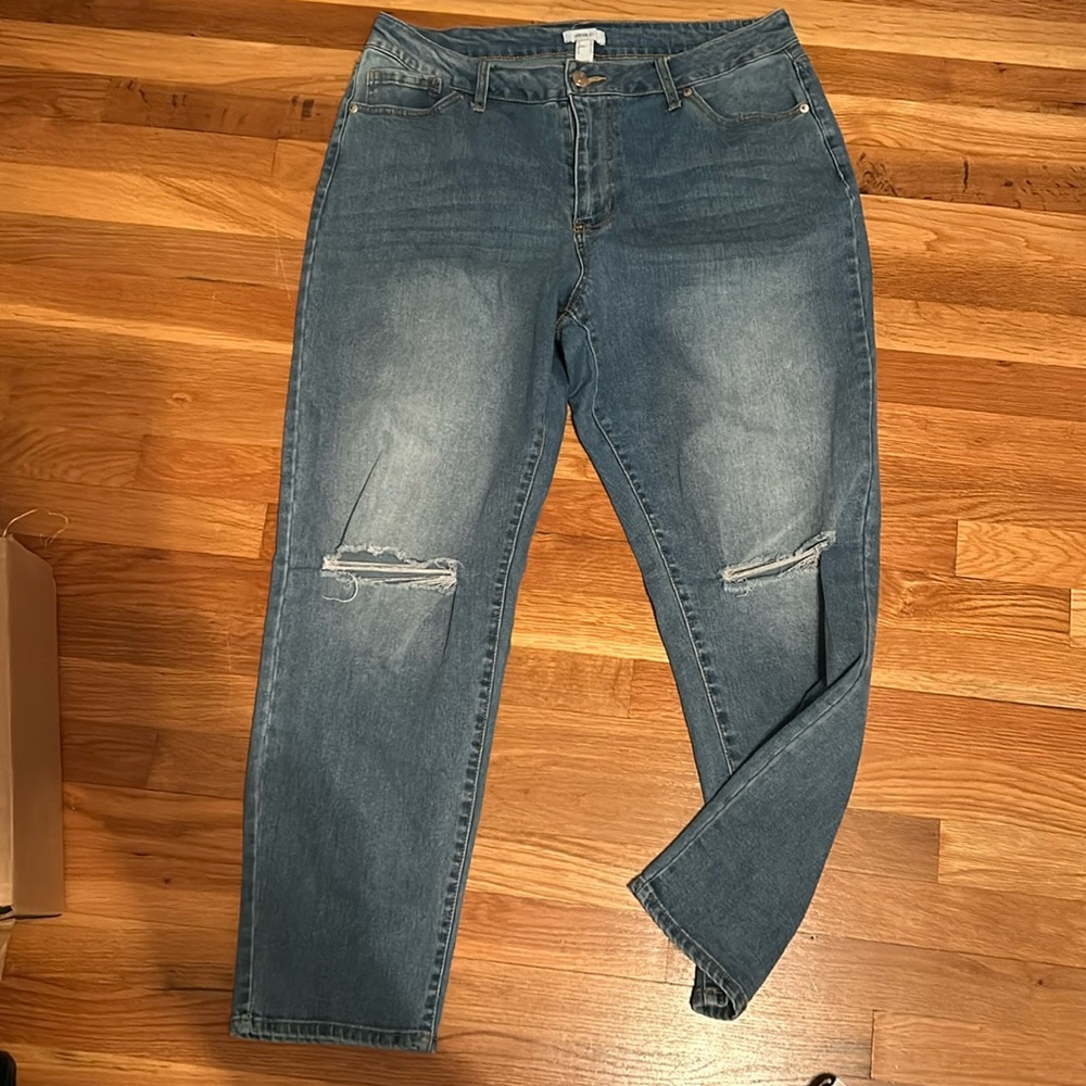 Gently worn women’s jeans size 14 by Forever 21